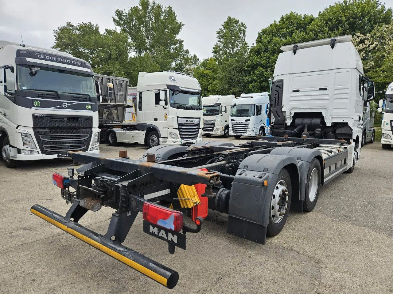 MAN TGX 26.470 XXL BDF 6x2 2 units, NAVI, Lift Axle - Cserefelépítményes teherautó: 4 kép. MAN TGX 26.470 XXL BDF 6x2 2 units, NAVI, Lift Axle - Cserefelépítményes teherautó: 4 kép.