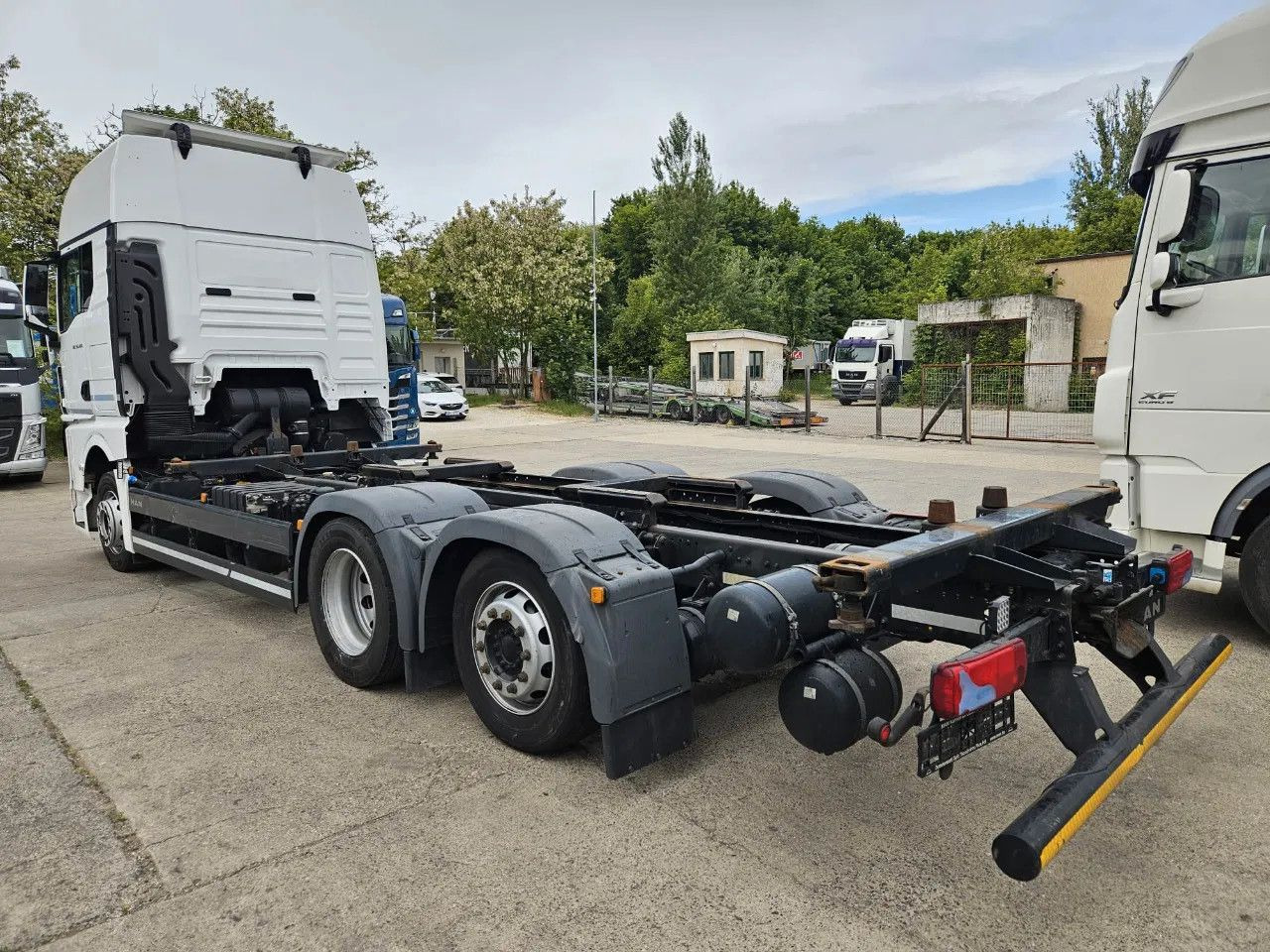 MAN TGX 26.470 XXL BDF 6x2 2 units, NAVI, Lift Axle - Cserefelépítményes teherautó: 5 kép. MAN TGX 26.470 XXL BDF 6x2 2 units, NAVI, Lift Axle - Cserefelépítményes teherautó: 5 kép.