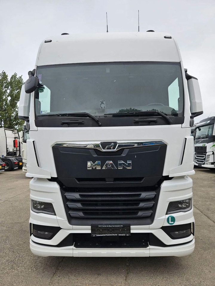 MAN TGX 26.470 XXL BDF 6x2 2 units, NAVI, Lift Axle - Cserefelépítményes teherautó: 3 kép. MAN TGX 26.470 XXL BDF 6x2 2 units, NAVI, Lift Axle - Cserefelépítményes teherautó: 3 kép.