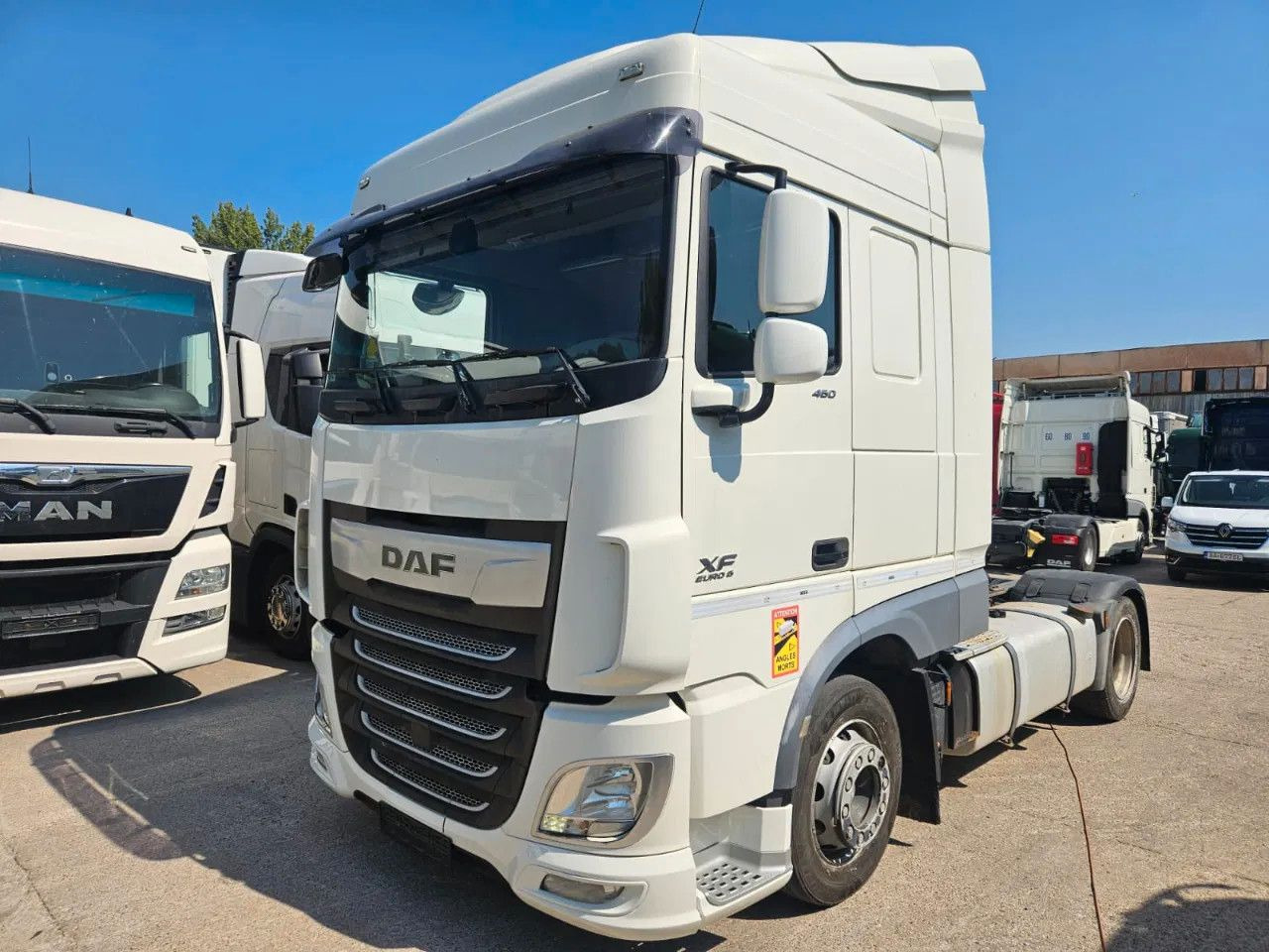 DAF XF 460 Mega Standklima Space Cab - Nyergesvontató: 1 kép. DAF XF 460 Mega Standklima Space Cab - Nyergesvontató: 1 kép.
