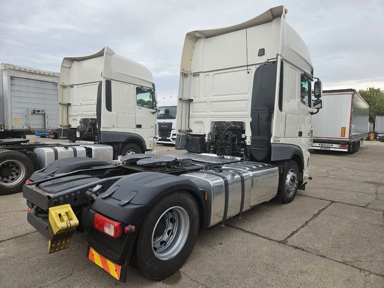 DAF XF 460 SSC, Intarder, New Smart2 Tachograph, Sta - Nyergesvontató: 4 kép. DAF XF 460 SSC, Intarder, New Smart2 Tachograph, Sta - Nyergesvontató: 4 kép.