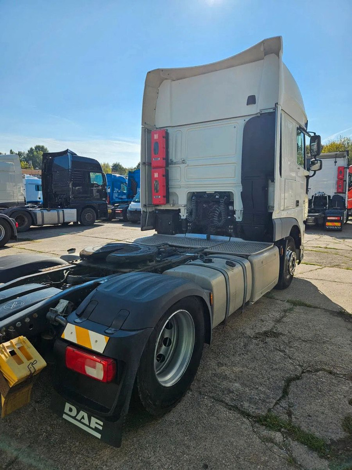 DAF XF 460 SSC Retarder Standklima - Nyergesvontató: 5 kép. DAF XF 460 SSC Retarder Standklima - Nyergesvontató: 5 kép.