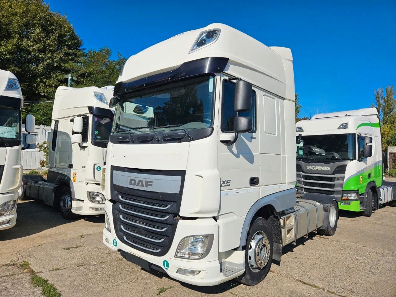 DAF XF 460 SSC Retarder Standklima - Nyergesvontató: 1 kép. DAF XF 460 SSC Retarder Standklima - Nyergesvontató: 1 kép.