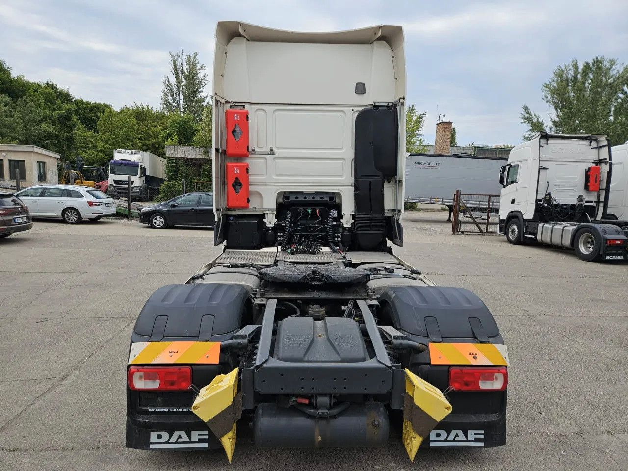 DAF XF 480 SSC Full Spoiler Alloy wheels Standklima - Nyergesvontató: 4 kép. DAF XF 480 SSC Full Spoiler Alloy wheels Standklima - Nyergesvontató: 4 kép.