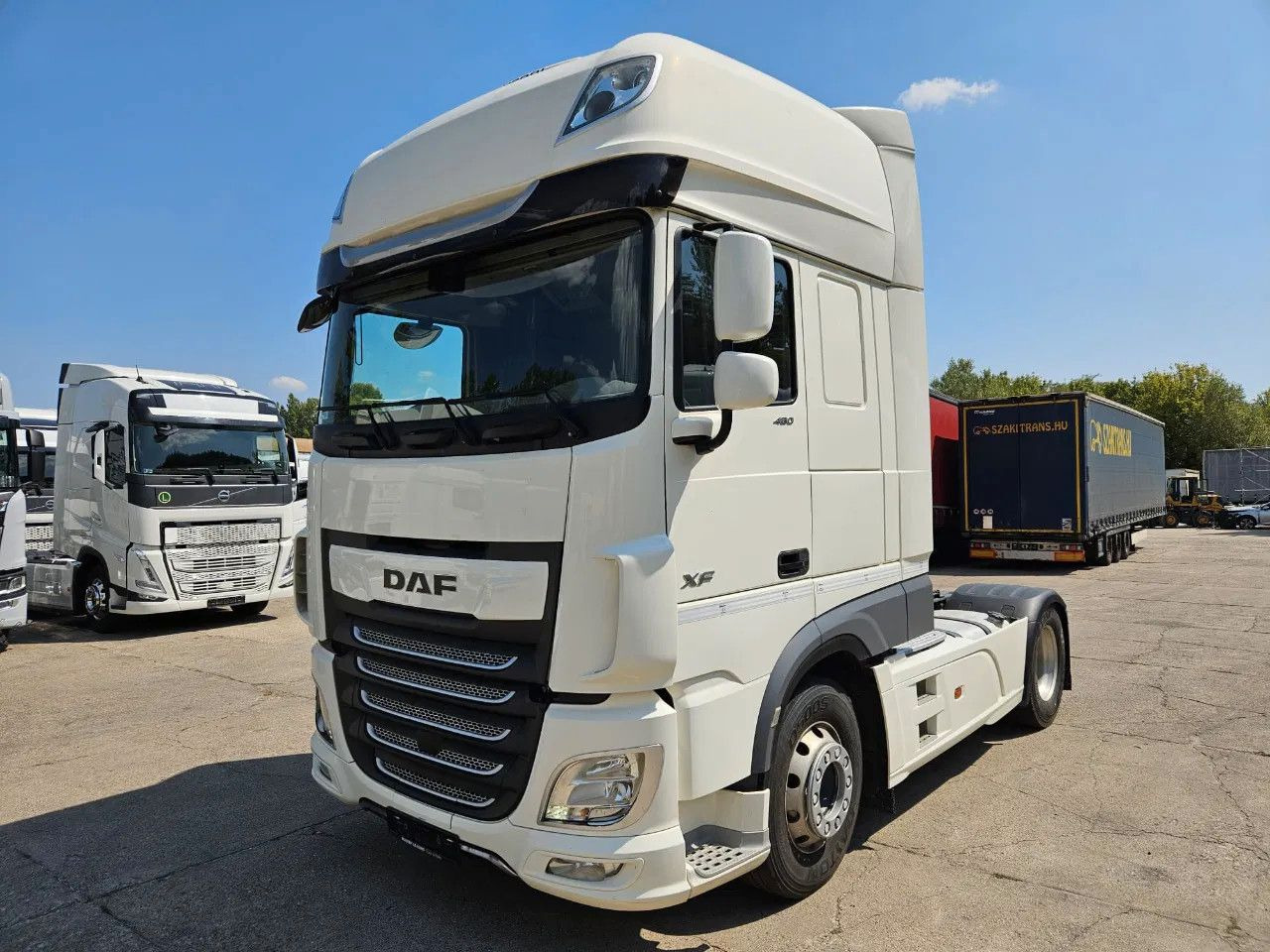 DAF XF 480 SSC StandKlima, Hydraulics, Alloy w. Full - Nyergesvontató: 1 kép. DAF XF 480 SSC StandKlima, Hydraulics, Alloy w. Full - Nyergesvontató: 1 kép.