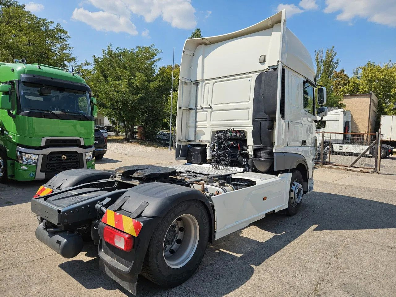 DAF XF 480 SSC StandKlima, Hydraulics, Alloy w. Full - Nyergesvontató: 3 kép. DAF XF 480 SSC StandKlima, Hydraulics, Alloy w. Full - Nyergesvontató: 3 kép.