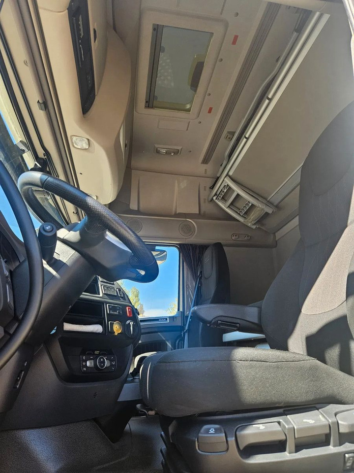 DAF XF 480 SSC Standard - Nyergesvontató: 5 kép. DAF XF 480 SSC Standard - Nyergesvontató: 5 kép.