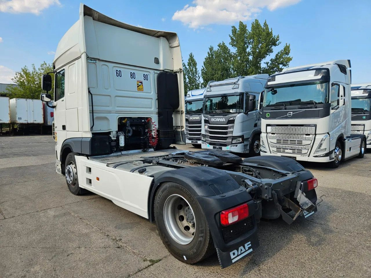 DAF XF 480 SSC-Standard-StandKlima - Nyergesvontató: 4 kép. DAF XF 480 SSC-Standard-StandKlima - Nyergesvontató: 4 kép.