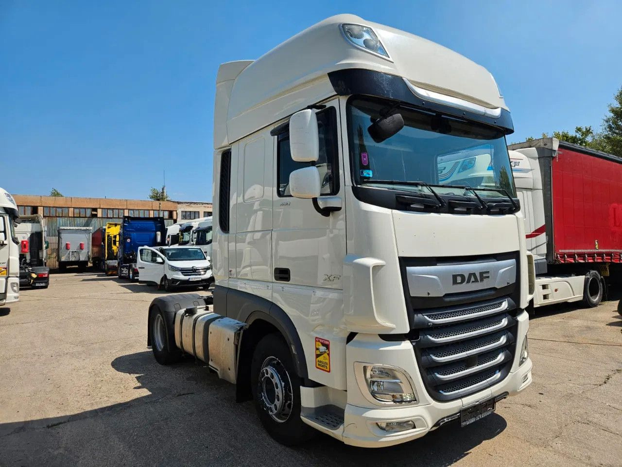 DAF XF 480 SSC-Standard-StandKlima - Nyergesvontató: 2 kép. DAF XF 480 SSC-Standard-StandKlima - Nyergesvontató: 2 kép.