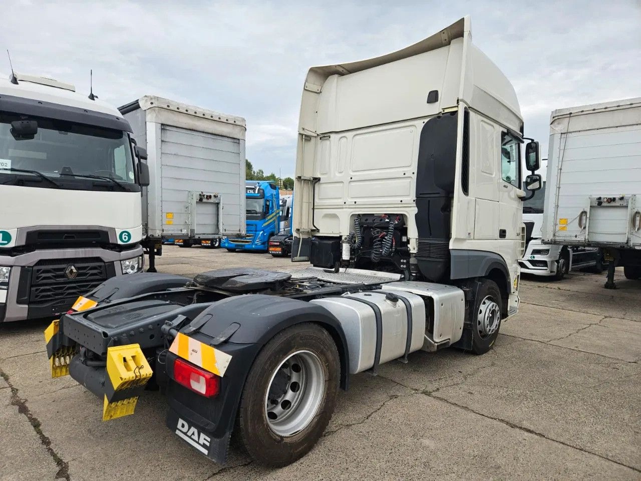 DAF XF 480 SSC Standard StandKlima - Nyergesvontató: 3 kép. DAF XF 480 SSC Standard StandKlima - Nyergesvontató: 3 kép.