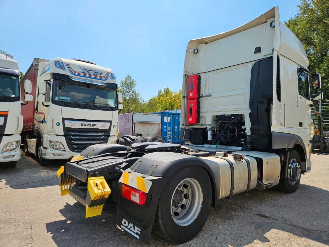 DAF XF 480 SSC-Standard-StandKlima - Nyergesvontató: 4 kép. DAF XF 480 SSC-Standard-StandKlima - Nyergesvontató: 4 kép.