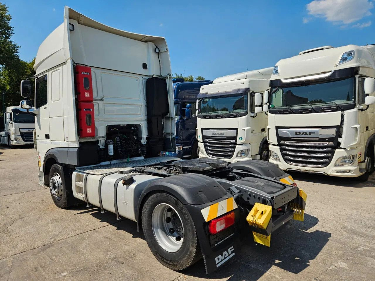 DAF XF 480 SSC-Standard-StandKlima - Nyergesvontató: 3 kép. DAF XF 480 SSC-Standard-StandKlima - Nyergesvontató: 3 kép.