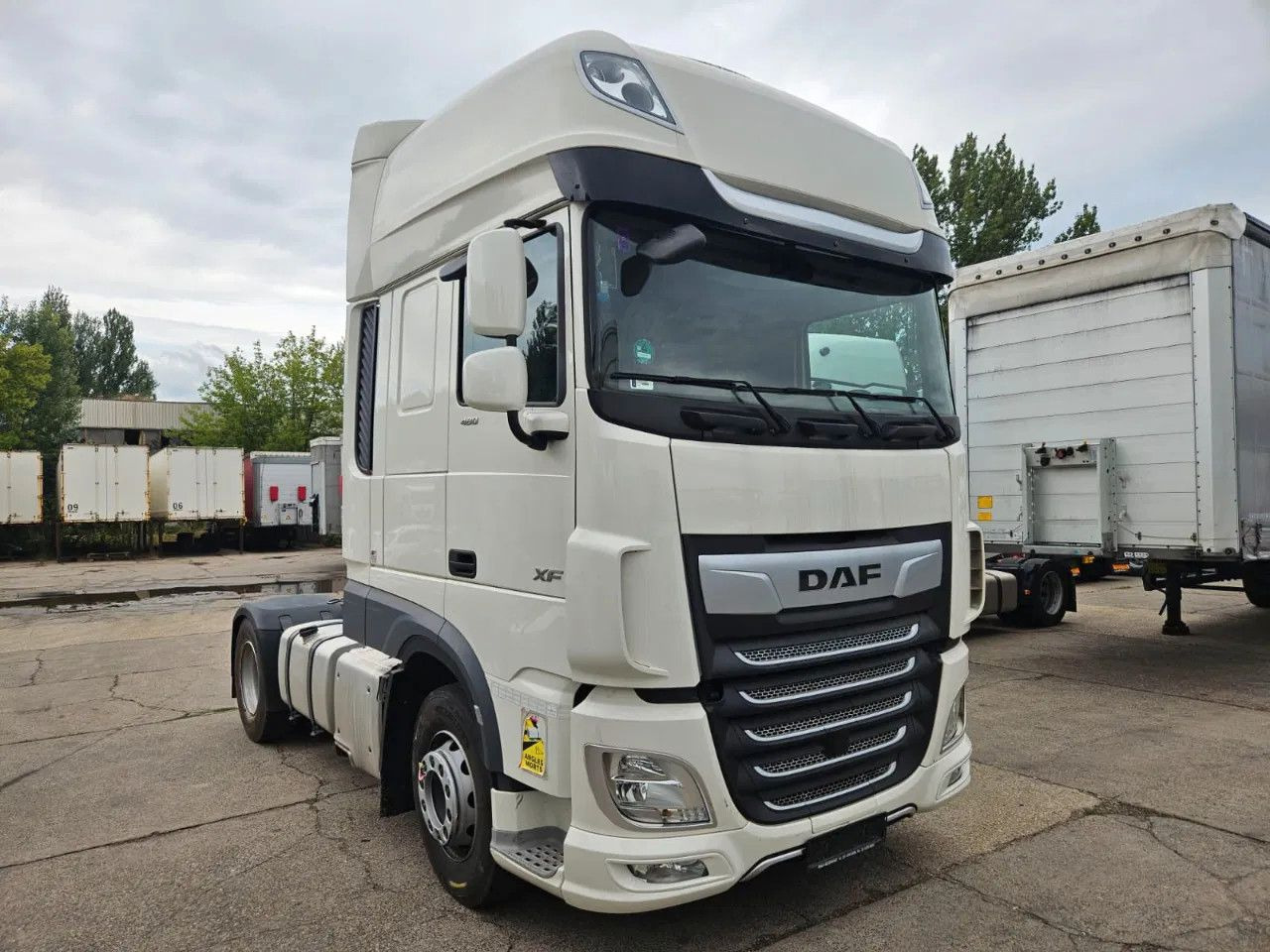 DAF XF 480 SSC Standard StandKlima - Nyergesvontató: 2 kép. DAF XF 480 SSC Standard StandKlima - Nyergesvontató: 2 kép.