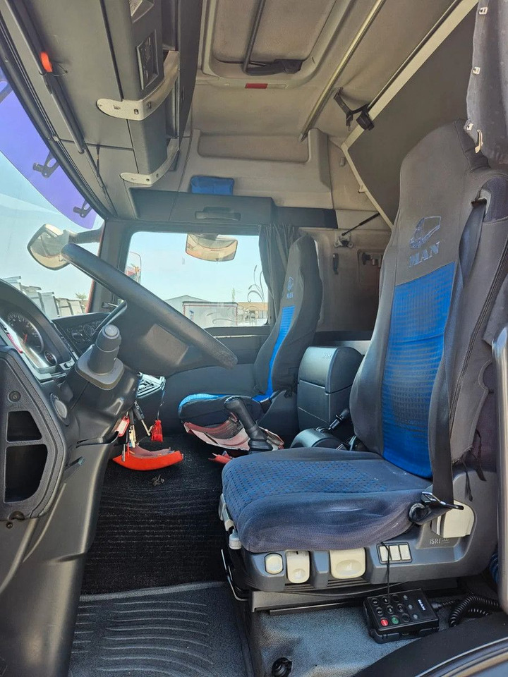 MAN TGL 10.240 Mega - Nyergesvontató: 5 kép. MAN TGL 10.240 Mega - Nyergesvontató: 5 kép.