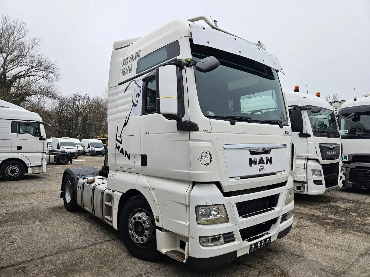 MAN TGX 18.440 XXL Standard Euro 5 EEV - Nyergesvontató: 2 kép. MAN TGX 18.440 XXL Standard Euro 5 EEV - Nyergesvontató: 2 kép.