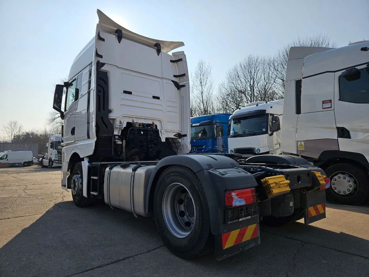 MAN TGX 18.470 XXL, Standklima, Low mileage, Full Ai - Nyergesvontató: 3 kép. MAN TGX 18.470 XXL, Standklima, Low mileage, Full Ai - Nyergesvontató: 3 kép.