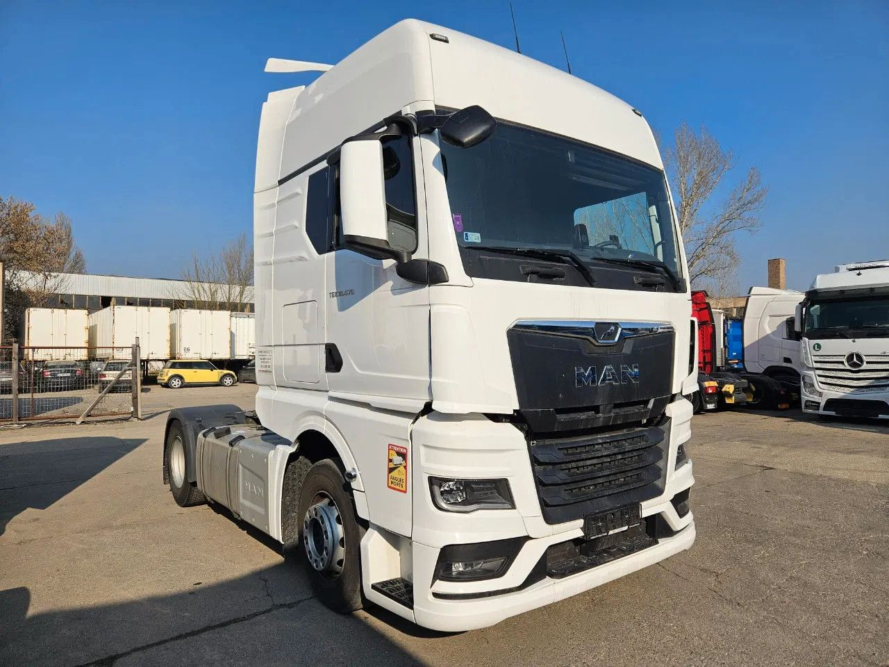 MAN TGX 18.470 XXL, Standklima, Low mileage, Full Ai - Nyergesvontató: 2 kép. MAN TGX 18.470 XXL, Standklima, Low mileage, Full Ai - Nyergesvontató: 2 kép.
