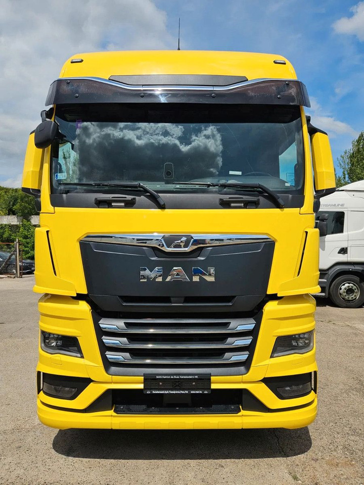 MAN TGX 18.520 XXL Standard Yellow Full Spoiler Big - Nyergesvontató: 5 kép. MAN TGX 18.520 XXL Standard Yellow Full Spoiler Big - Nyergesvontató: 5 kép.