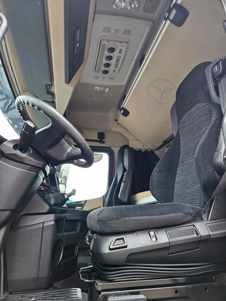 Mercedes-Benz Actros 1845 Standard-BigSpace-Stand Klima-2 Unit - Nyergesvontató: 3 kép. Mercedes-Benz Actros 1845 Standard-BigSpace-Stand Klima-2 Unit - Nyergesvontató: 3 kép.