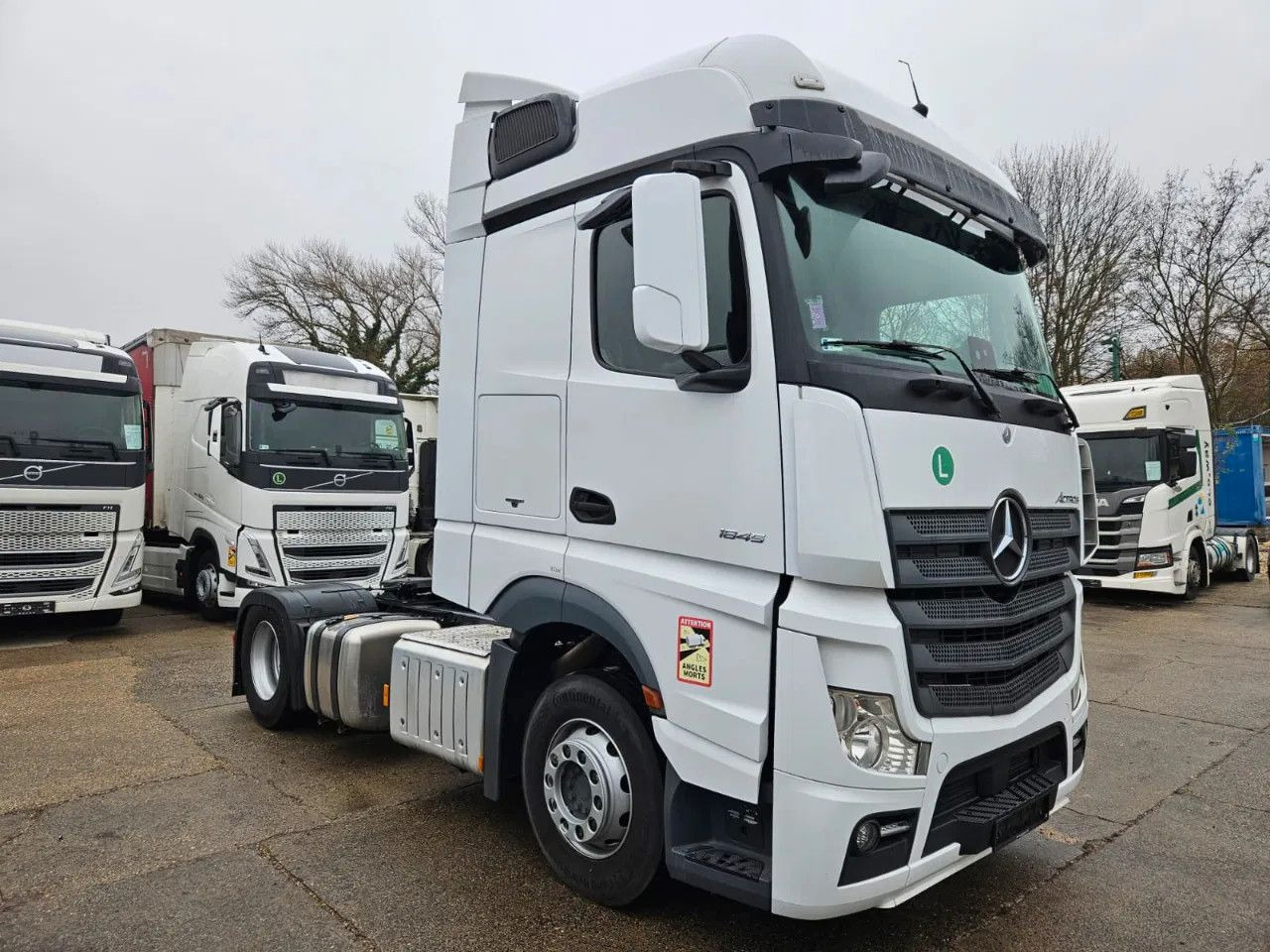 Mercedes-Benz Actros 1845 Standard-BigSpace-Stand Klima-2 Unit - Nyergesvontató: 2 kép. Mercedes-Benz Actros 1845 Standard-BigSpace-Stand Klima-2 Unit - Nyergesvontató: 2 kép.