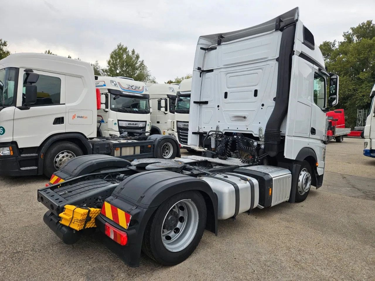 Mercedes-Benz Actros 1851 Mega, BigSpace, Standklima, 2 units - Nyergesvontató: 3 kép. Mercedes-Benz Actros 1851 Mega, BigSpace, Standklima, 2 units - Nyergesvontató: 3 kép.