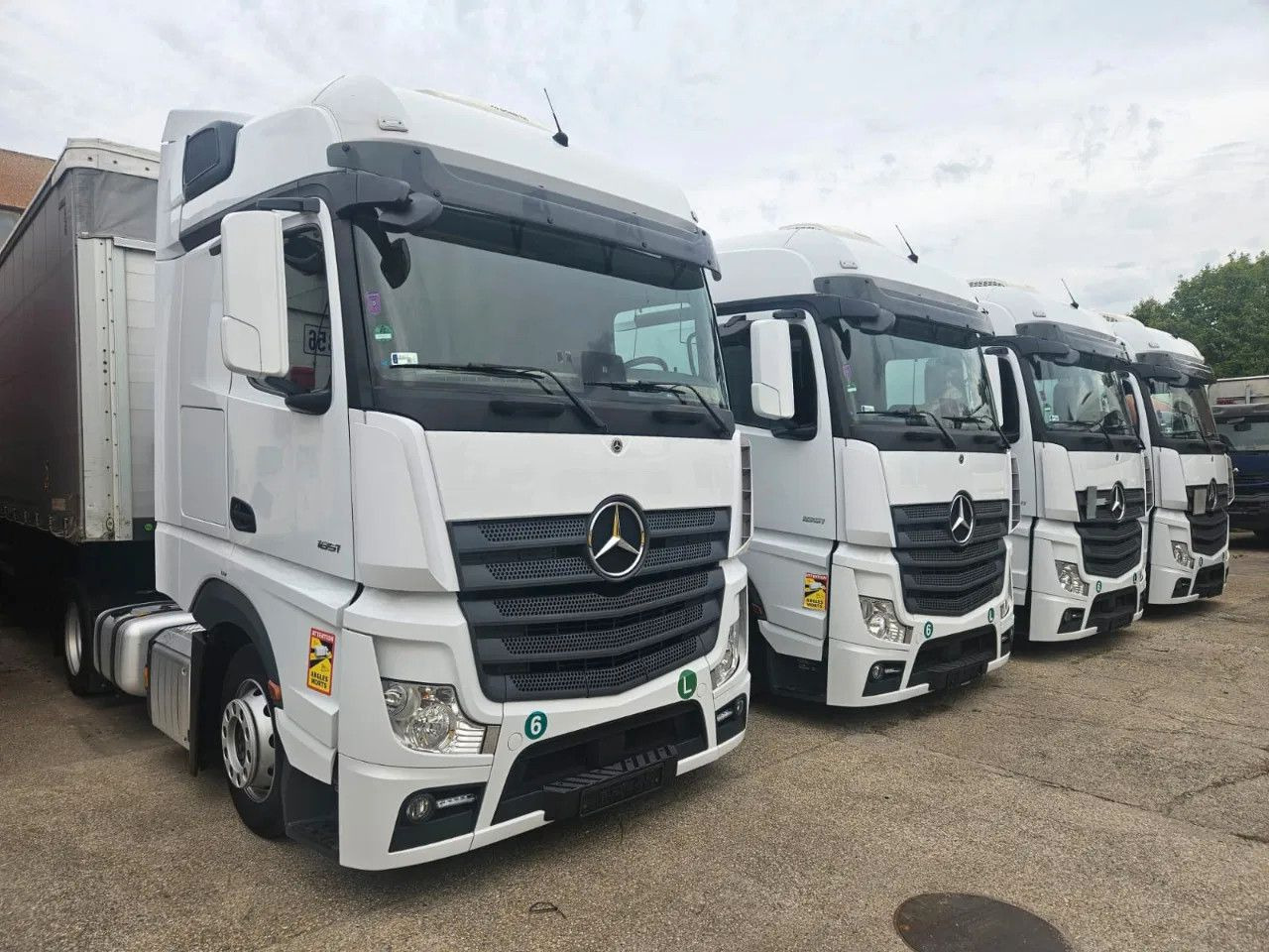 Mercedes-Benz Actros 1851 Mega, BigSpace, Standklima, 4 units - Nyergesvontató: 5 kép. Mercedes-Benz Actros 1851 Mega, BigSpace, Standklima, 4 units - Nyergesvontató: 5 kép.