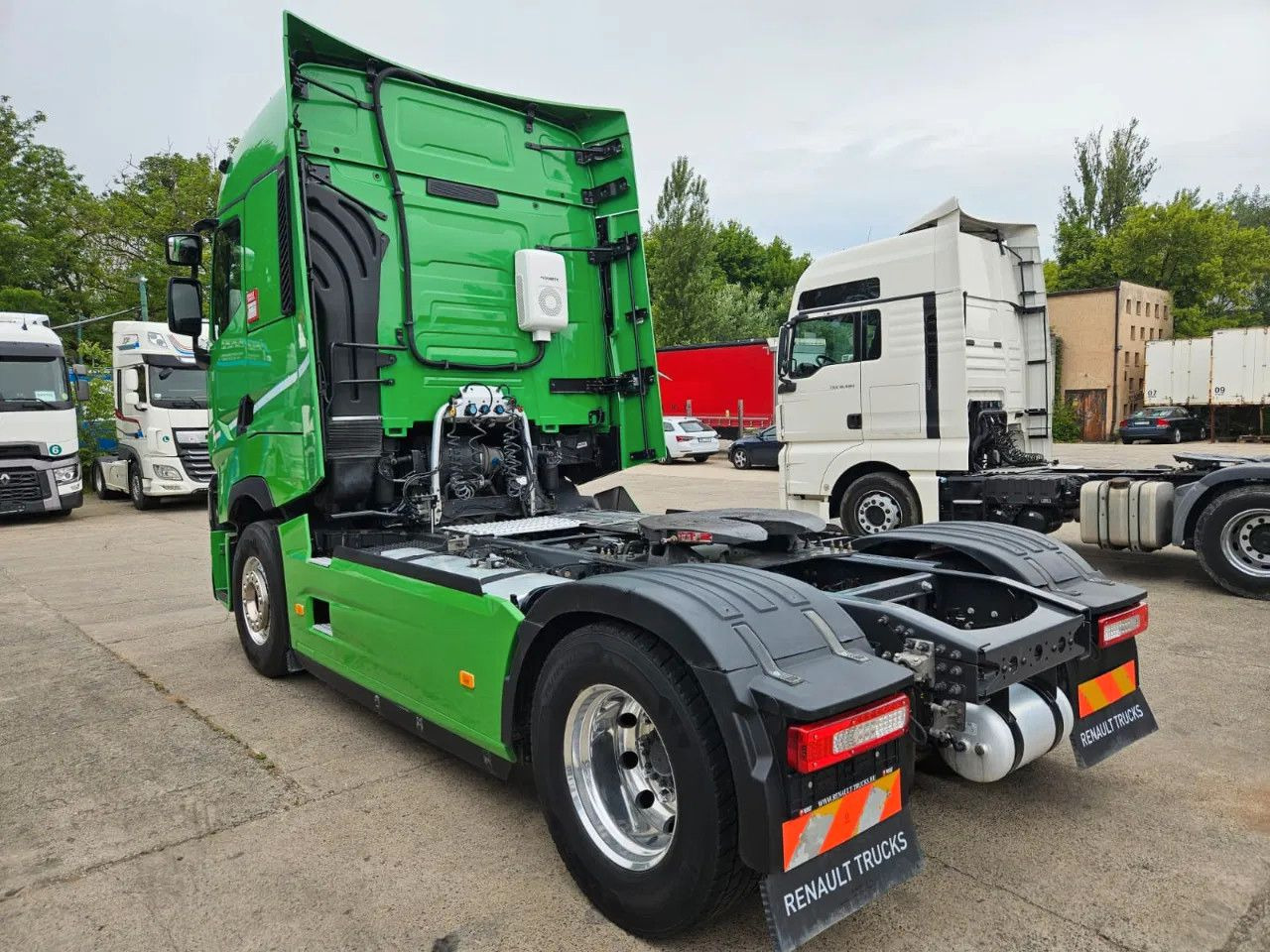 Renault T520 HSC, Navi, Standklima, Horns, Full Spoiler, - Nyergesvontató: 3 kép. Renault T520 HSC, Navi, Standklima, Horns, Full Spoiler, - Nyergesvontató: 3 kép.