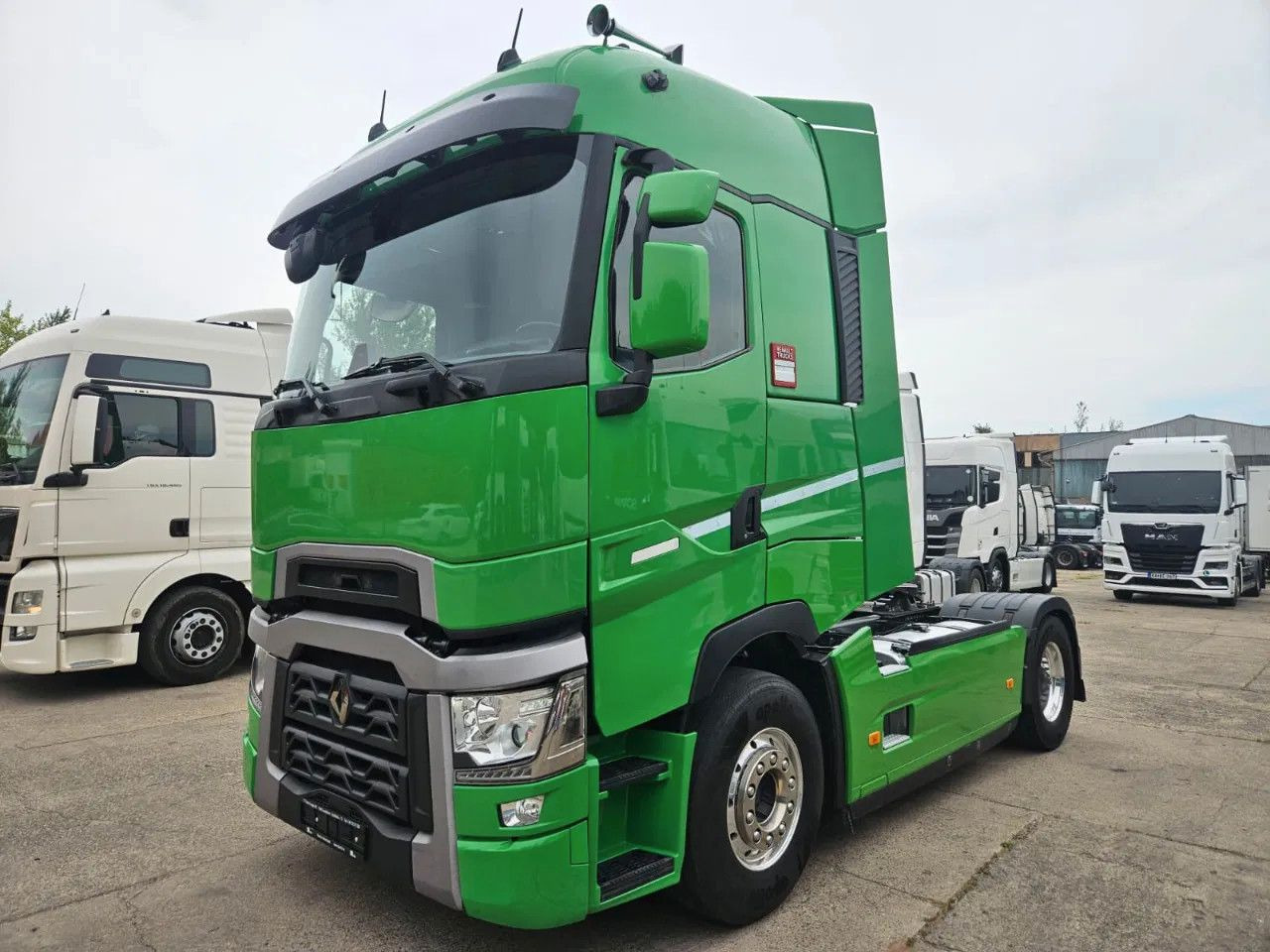 Renault T520 HSC, Navi, Standklima, Horns, Full Spoiler, - Nyergesvontató: 1 kép. Renault T520 HSC, Navi, Standklima, Horns, Full Spoiler, - Nyergesvontató: 1 kép.