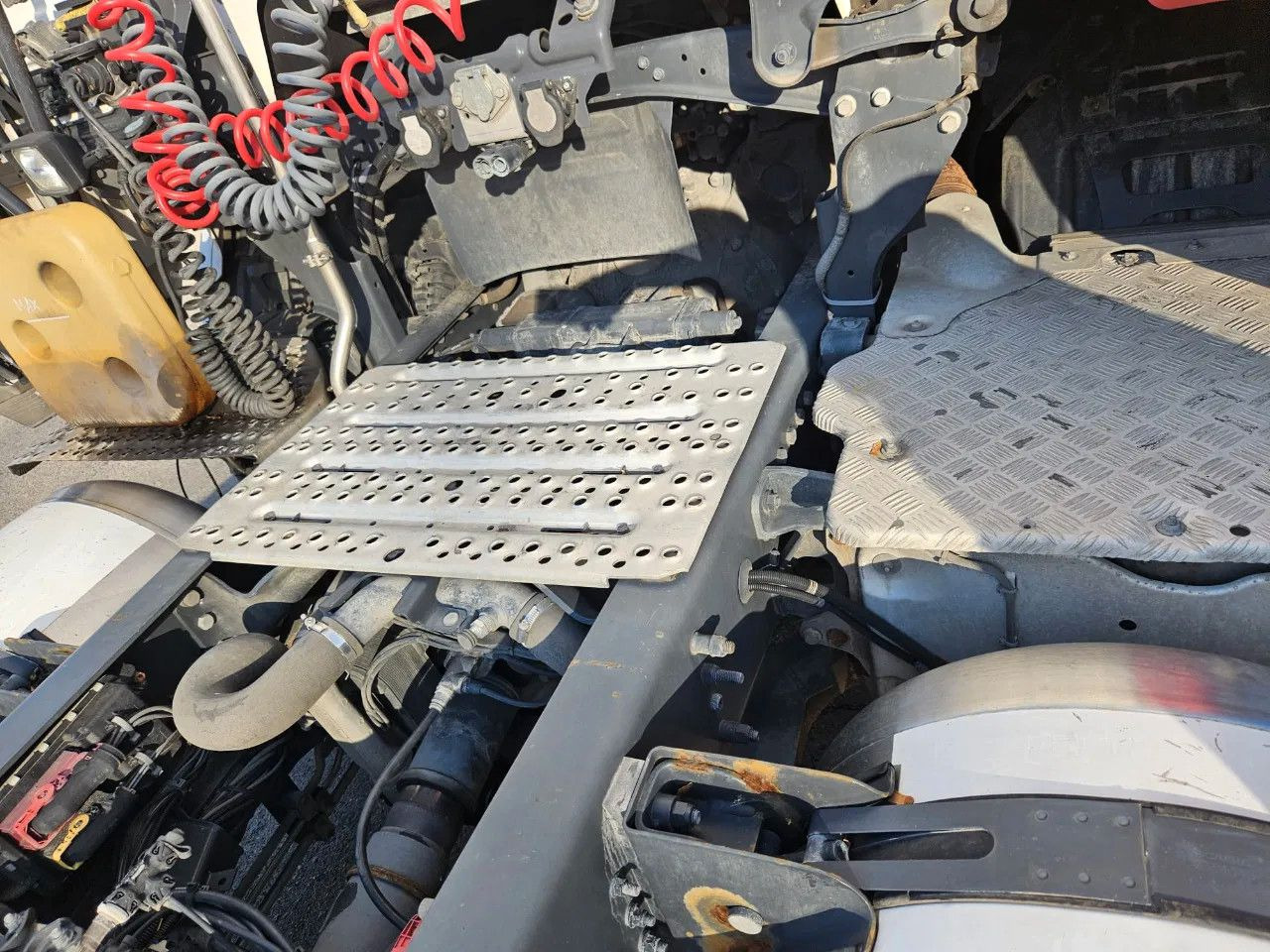 Nyergesvontató Scania R410 LNG, ADR, Big Navi, Camera: 14 kép.