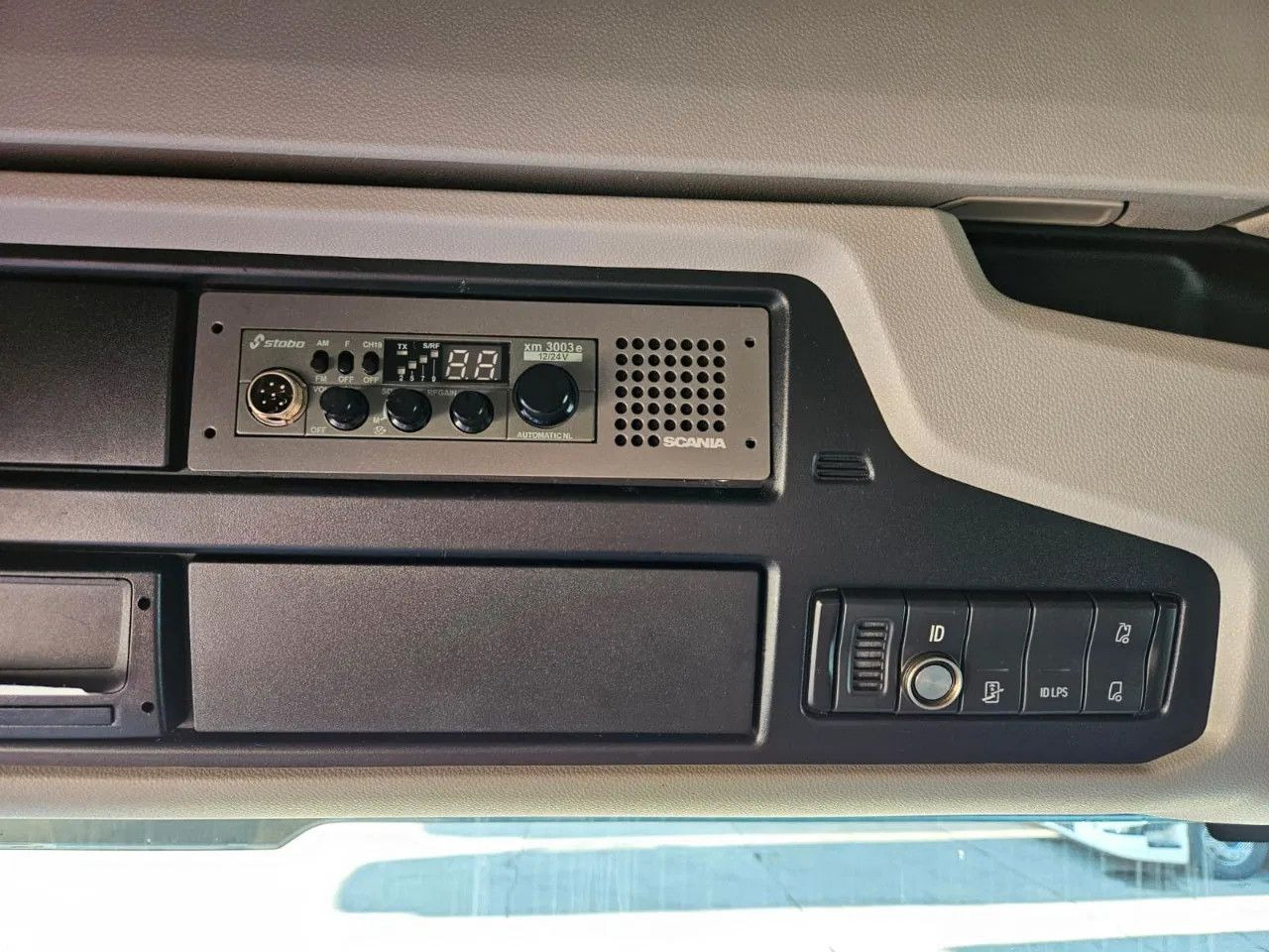 Nyergesvontató Scania R410 LNG, ADR, Big Navi, Camera: 12 kép.