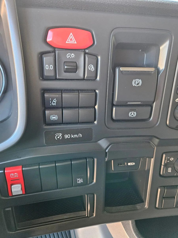 Nyergesvontató Scania R410 LNG, ADR, Big Navi, Camera: 11 kép.