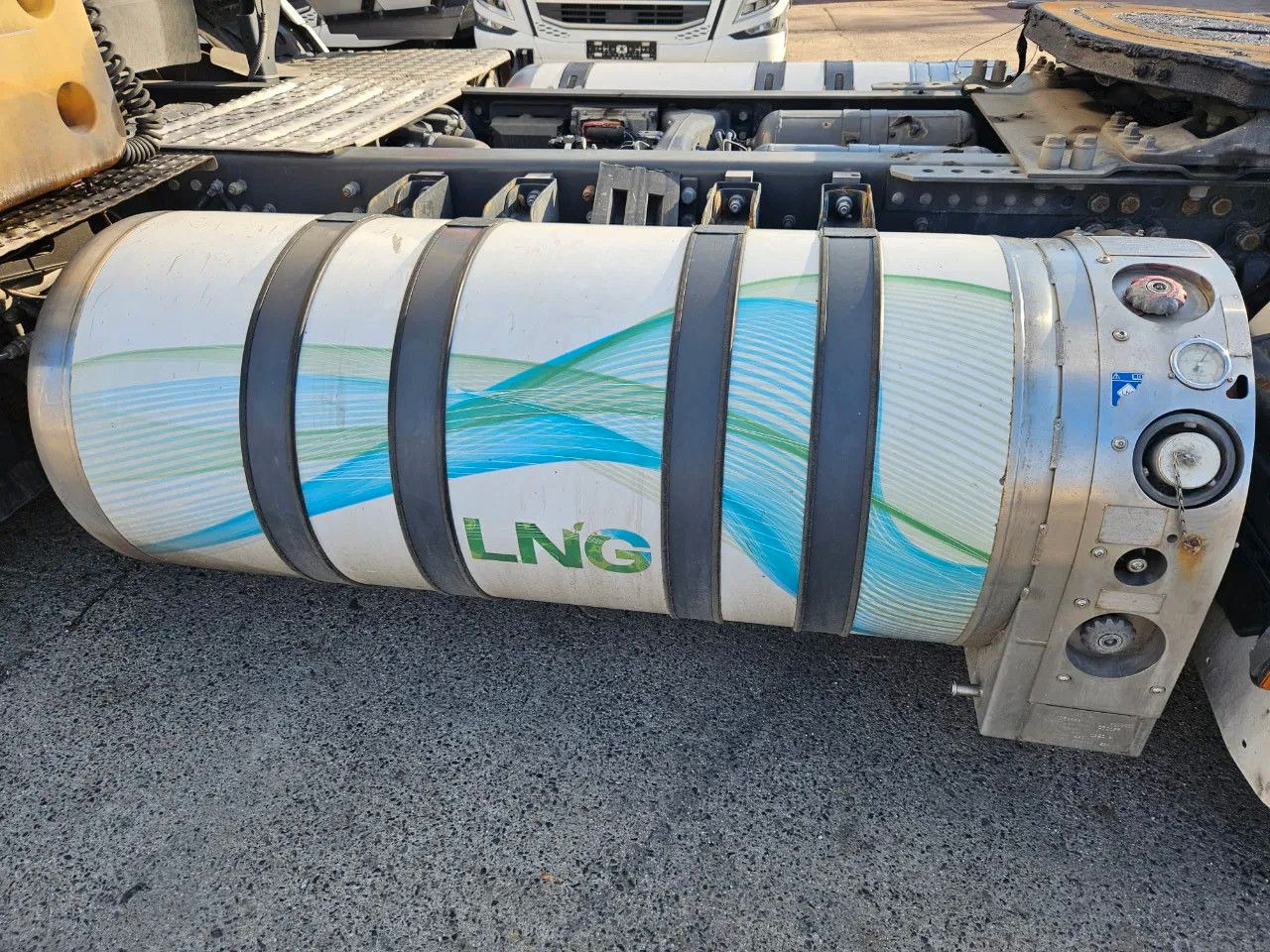 Nyergesvontató Scania R410 LNG, ADR, Big Navi, Camera: 13 kép.