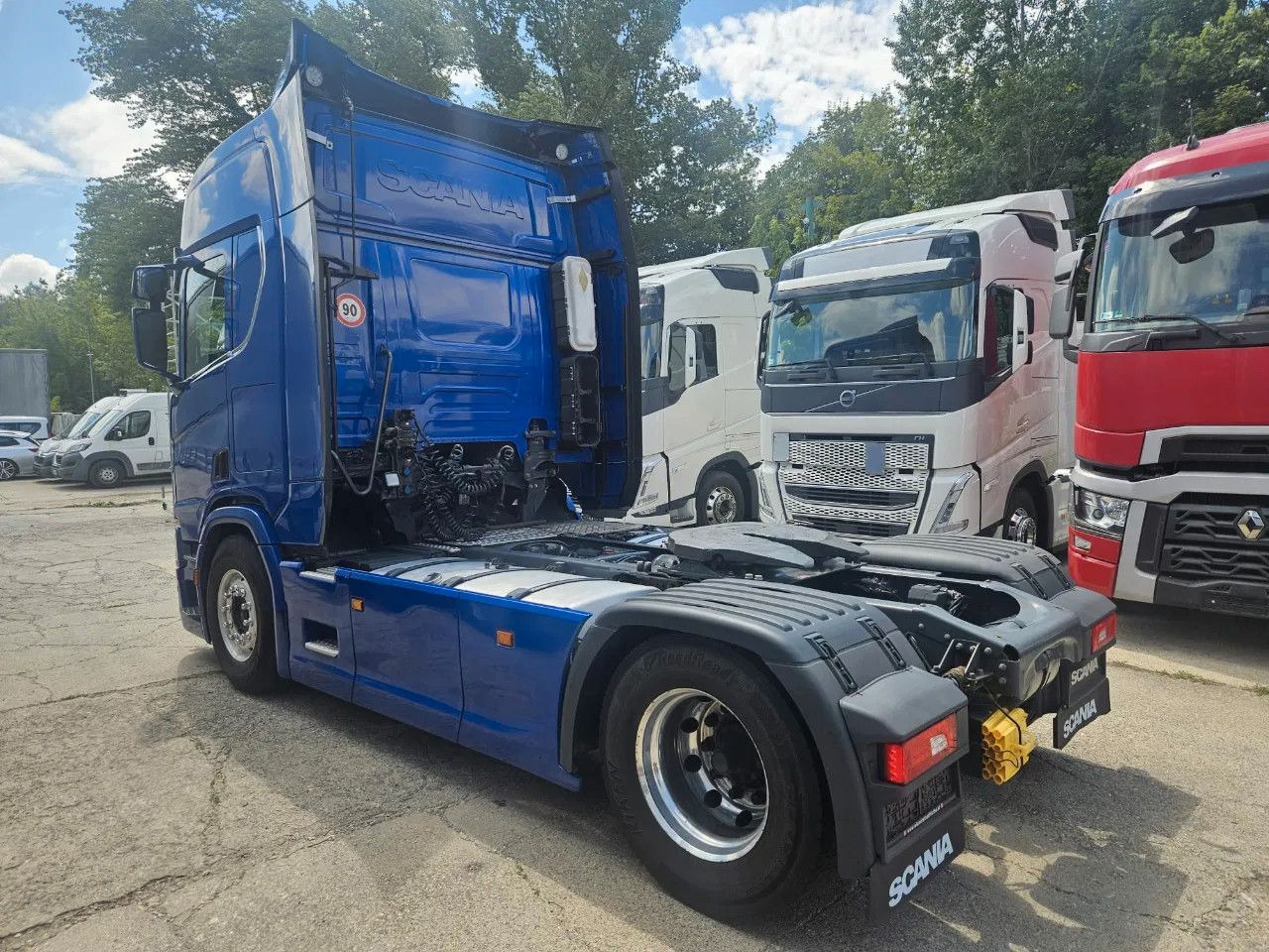 Scania R410 Standard - Full Spoiler - Retarder - Alloy - Nyergesvontató: 4 kép. Scania R410 Standard - Full Spoiler - Retarder - Alloy - Nyergesvontató: 4 kép.