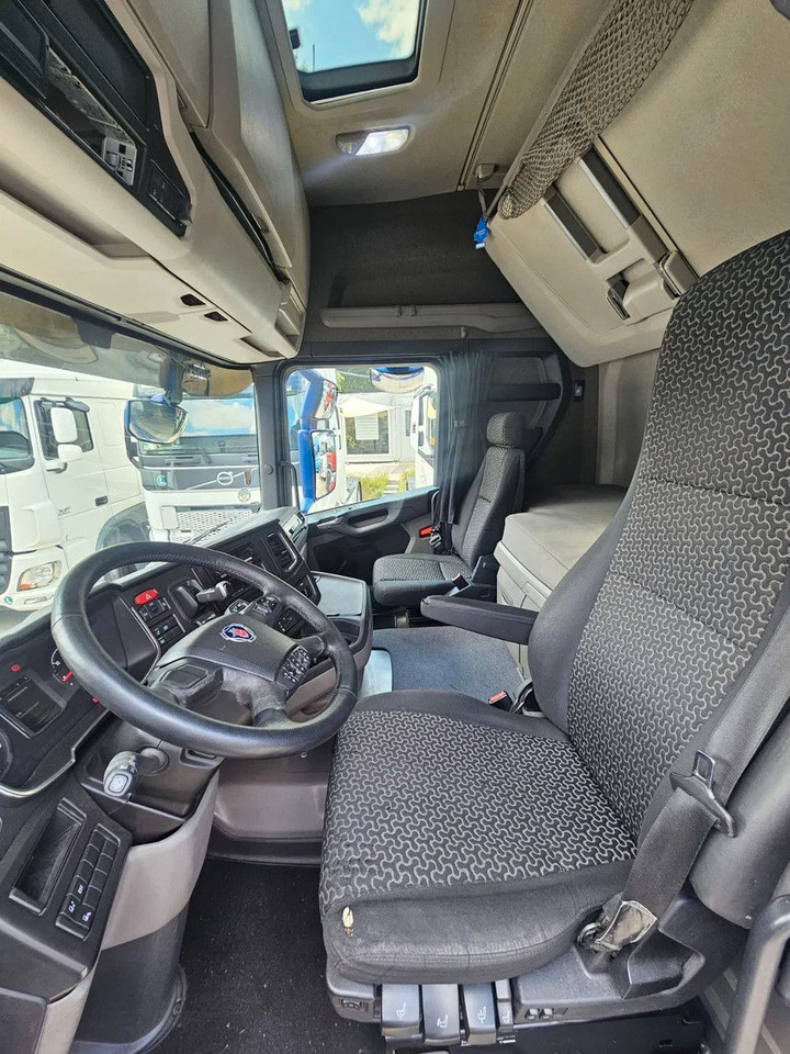 Scania R410 Standard - Full Spoiler - Retarder - Alloy - Nyergesvontató: 5 kép. Scania R410 Standard - Full Spoiler - Retarder - Alloy - Nyergesvontató: 5 kép.