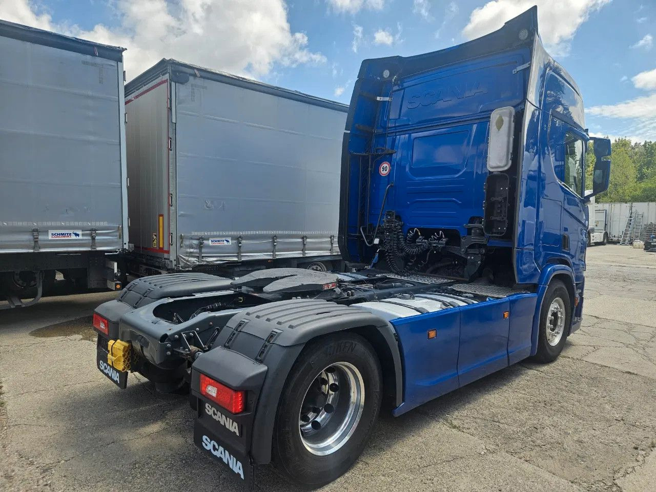 Scania R410 Standard - Full Spoiler - Retarder - Alloy - Nyergesvontató: 3 kép. Scania R410 Standard - Full Spoiler - Retarder - Alloy - Nyergesvontató: 3 kép.
