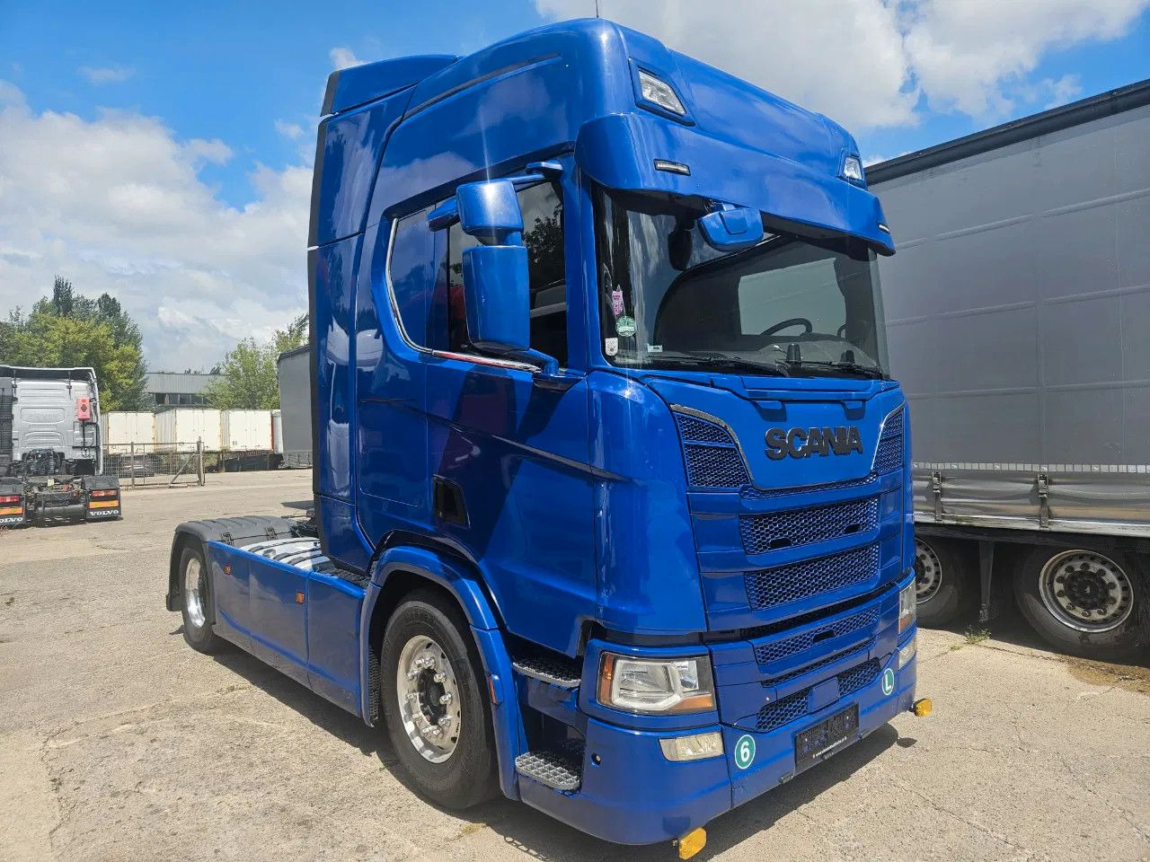 Scania R410 Standard - Full Spoiler - Retarder - Alloy - Nyergesvontató: 2 kép. Scania R410 Standard - Full Spoiler - Retarder - Alloy - Nyergesvontató: 2 kép.