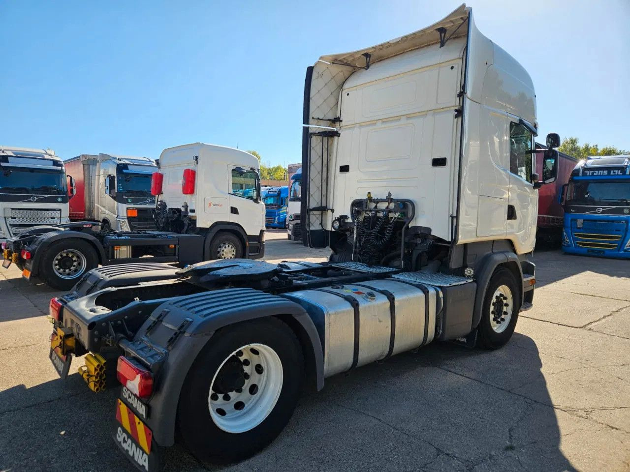 Scania R410 Standard-Topline-Opti Cruise - Nyergesvontató: 3 kép. Scania R410 Standard-Topline-Opti Cruise - Nyergesvontató: 3 kép.