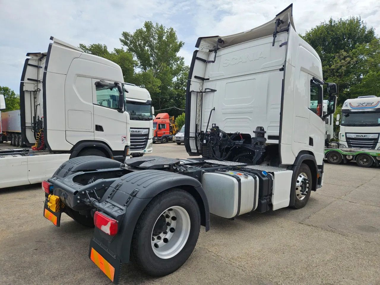 Scania R450 Alloy wheels, Stand Klima, Navi, 2 units - Nyergesvontató: 4 kép. Scania R450 Alloy wheels, Stand Klima, Navi, 2 units - Nyergesvontató: 4 kép.