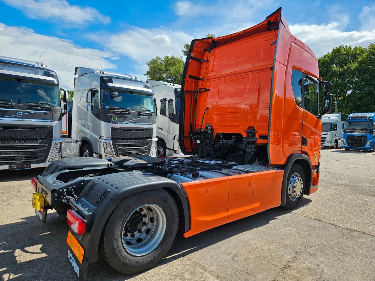 Scania R450 PTO, Standklima, Navi, New Smart2 tachograp - Nyergesvontató: 4 kép. Scania R450 PTO, Standklima, Navi, New Smart2 tachograp - Nyergesvontató: 4 kép.