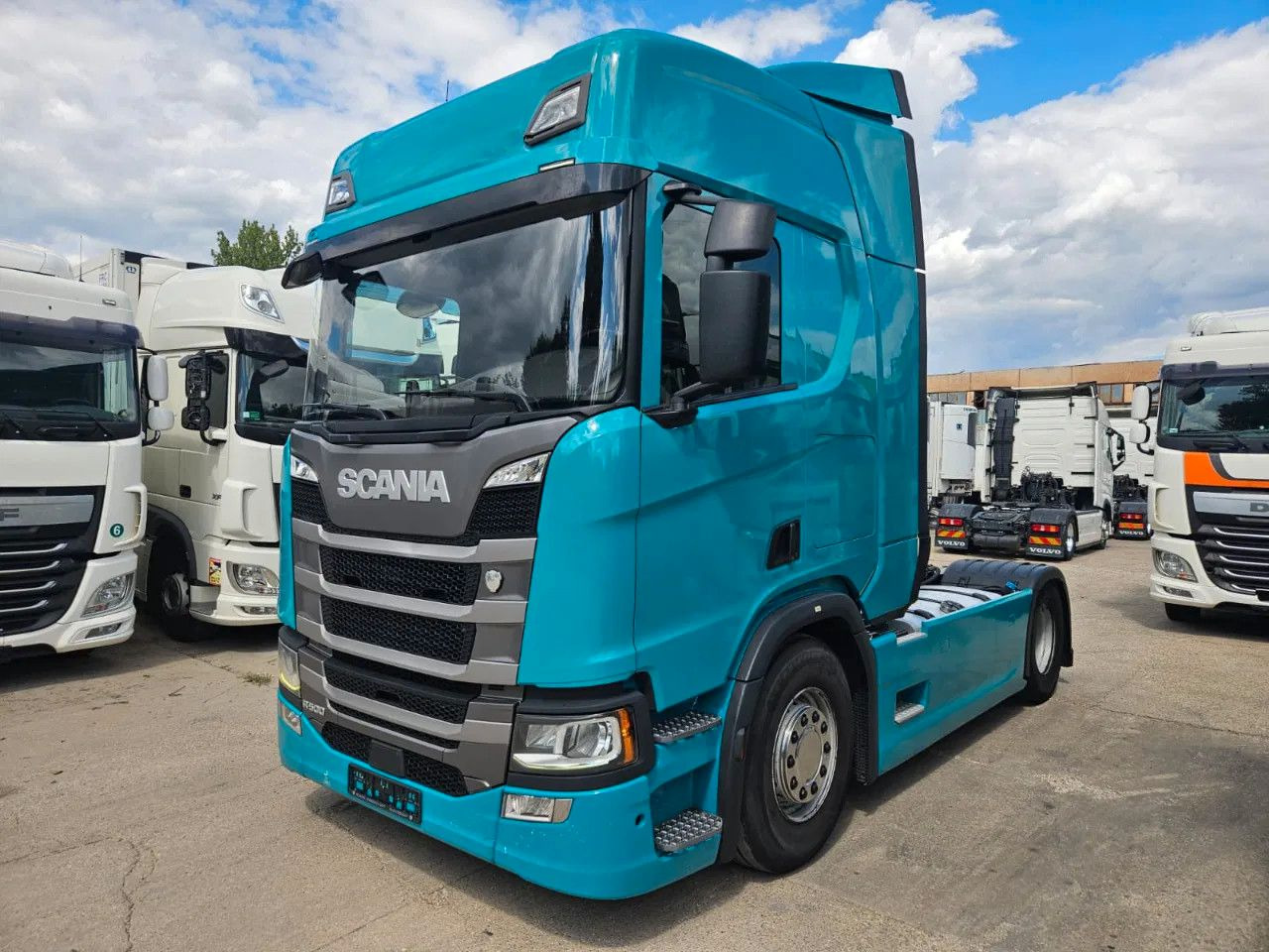 Scania R500 Standard-Turquoise-Standklima-Big NAVI-Hydr - Nyergesvontató: 1 kép. Scania R500 Standard-Turquoise-Standklima-Big NAVI-Hydr - Nyergesvontató: 1 kép.