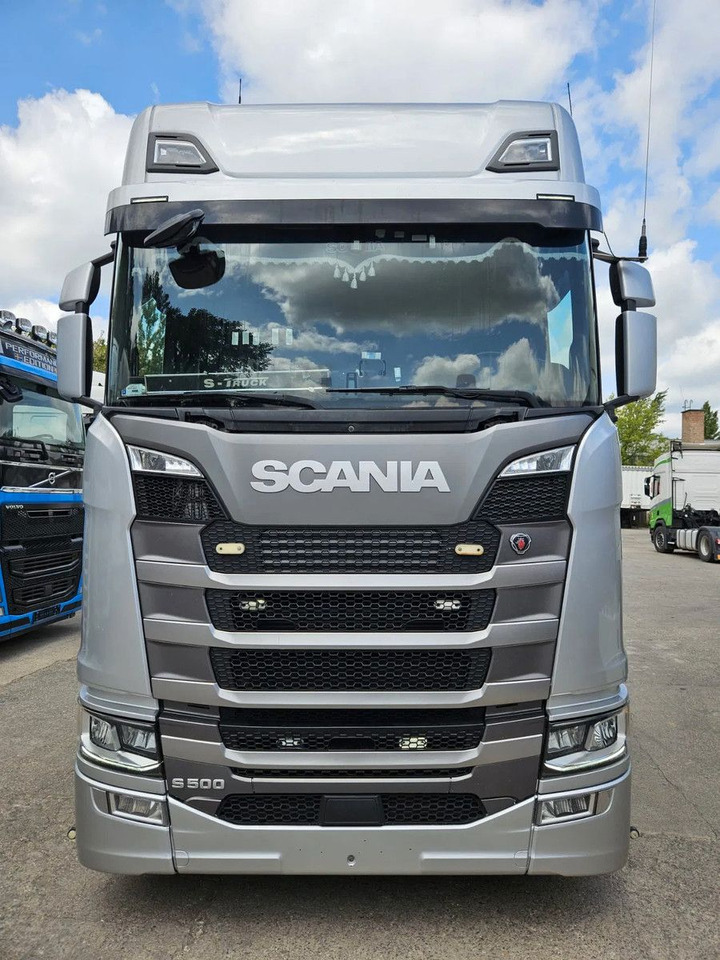 Scania S500 Full Spoiler, Alloy wheels, Standklima - Nyergesvontató: 2 kép. Scania S500 Full Spoiler, Alloy wheels, Standklima - Nyergesvontató: 2 kép.