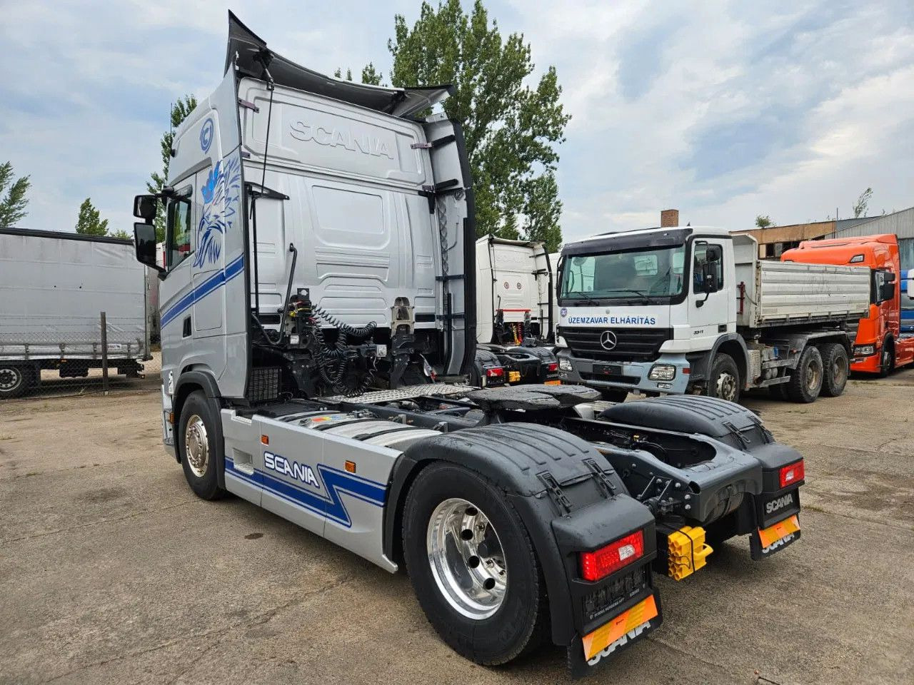 Scania S500 Standard-Digital Display-Navi-Alloy W-Retar - Nyergesvontató: 5 kép. Scania S500 Standard-Digital Display-Navi-Alloy W-Retar - Nyergesvontató: 5 kép.