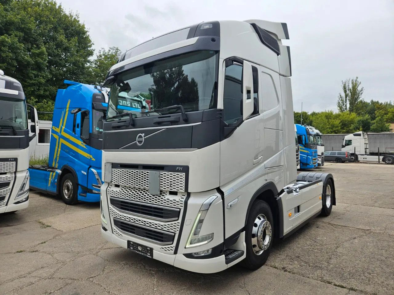 Volvo FH 460 Turbo Compound, I-Park, HYVA, Microwave, - Nyergesvontató: 1 kép. Volvo FH 460 Turbo Compound, I-Park, HYVA, Microwave, - Nyergesvontató: 1 kép.