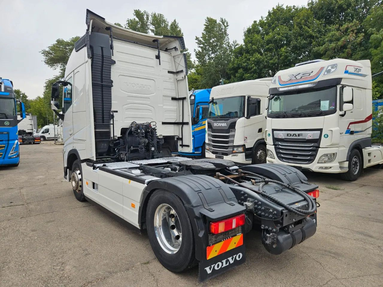 Volvo FH 460 Turbo Compound, I-Park, HYVA, Microwave, - Nyergesvontató: 5 kép. Volvo FH 460 Turbo Compound, I-Park, HYVA, Microwave, - Nyergesvontató: 5 kép.
