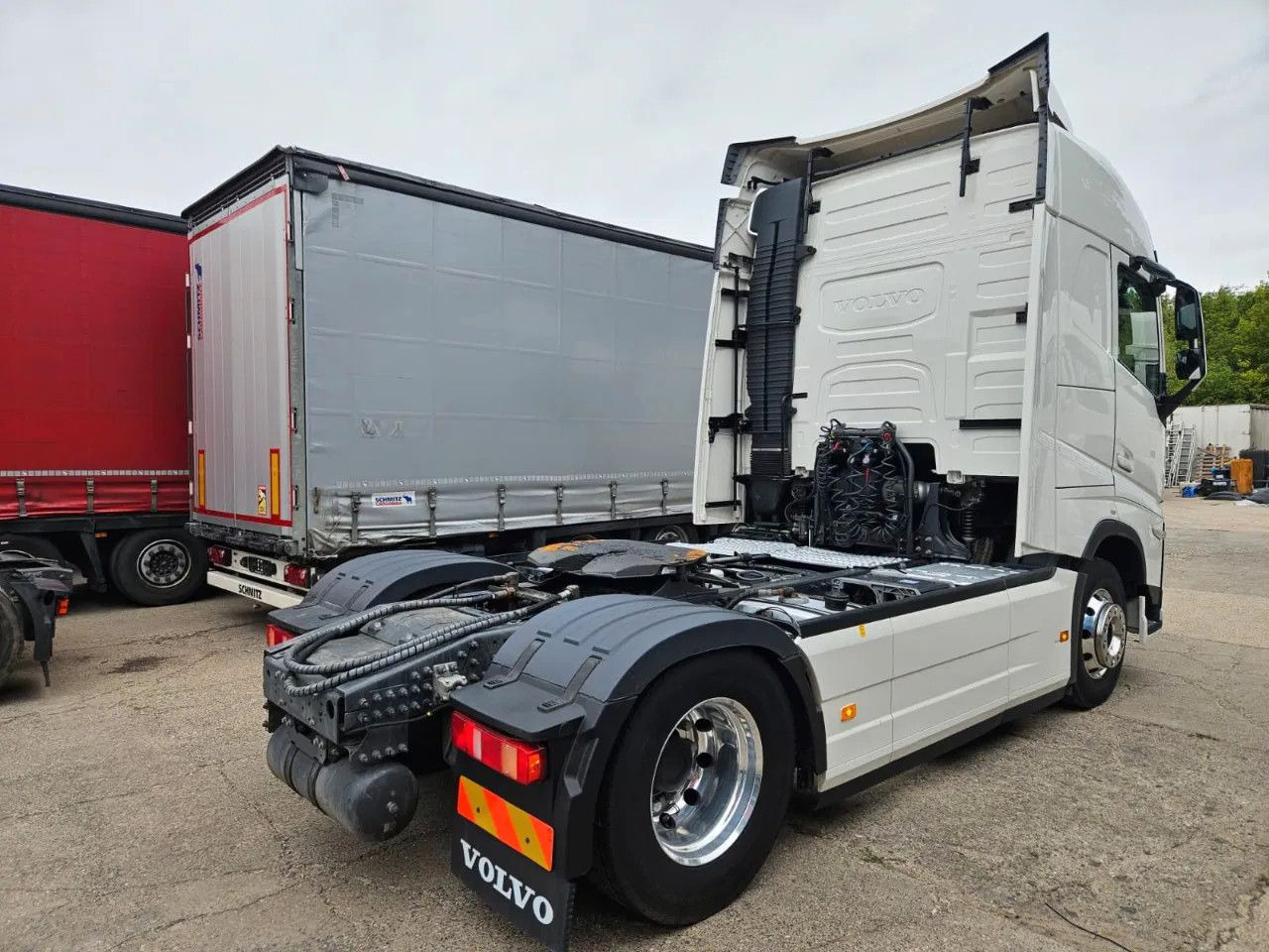 Volvo FH 460 Turbo Compound, I-Park, HYVA, Microwave, - Nyergesvontató: 3 kép. Volvo FH 460 Turbo Compound, I-Park, HYVA, Microwave, - Nyergesvontató: 3 kép.