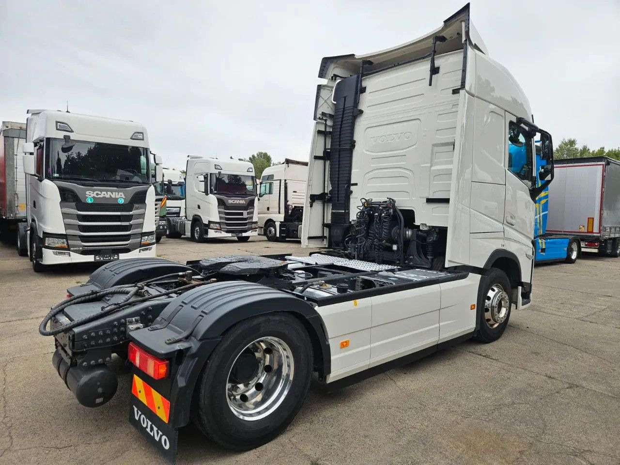 Volvo FH 460 Turbo Compound, I-Park, HYVA, Microwave, - Nyergesvontató: 4 kép. Volvo FH 460 Turbo Compound, I-Park, HYVA, Microwave, - Nyergesvontató: 4 kép.