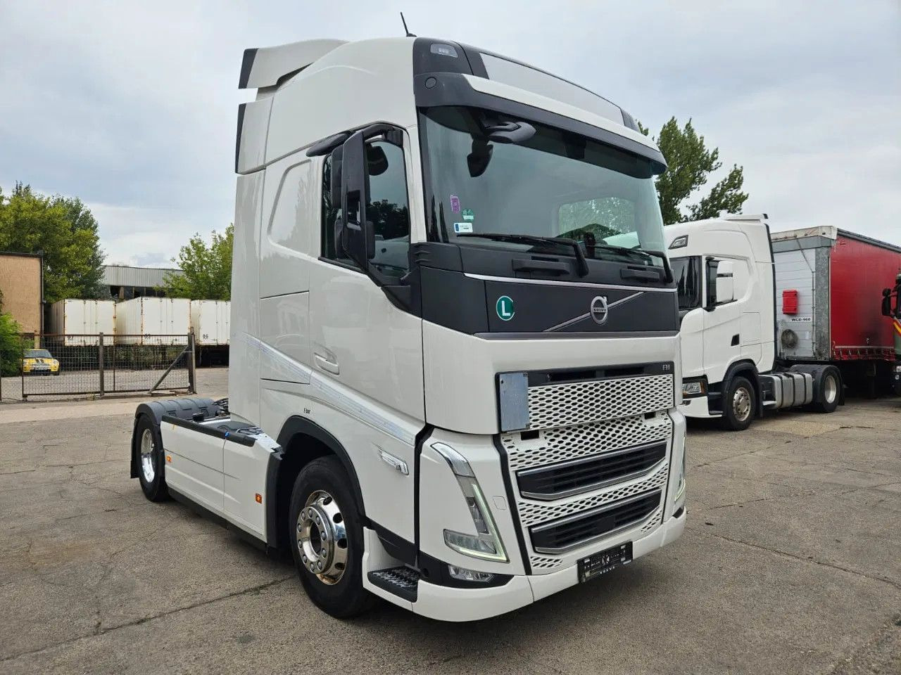 Volvo FH 460 Turbo Compound, I-Park, HYVA, Microwave, - Nyergesvontató: 2 kép. Volvo FH 460 Turbo Compound, I-Park, HYVA, Microwave, - Nyergesvontató: 2 kép.