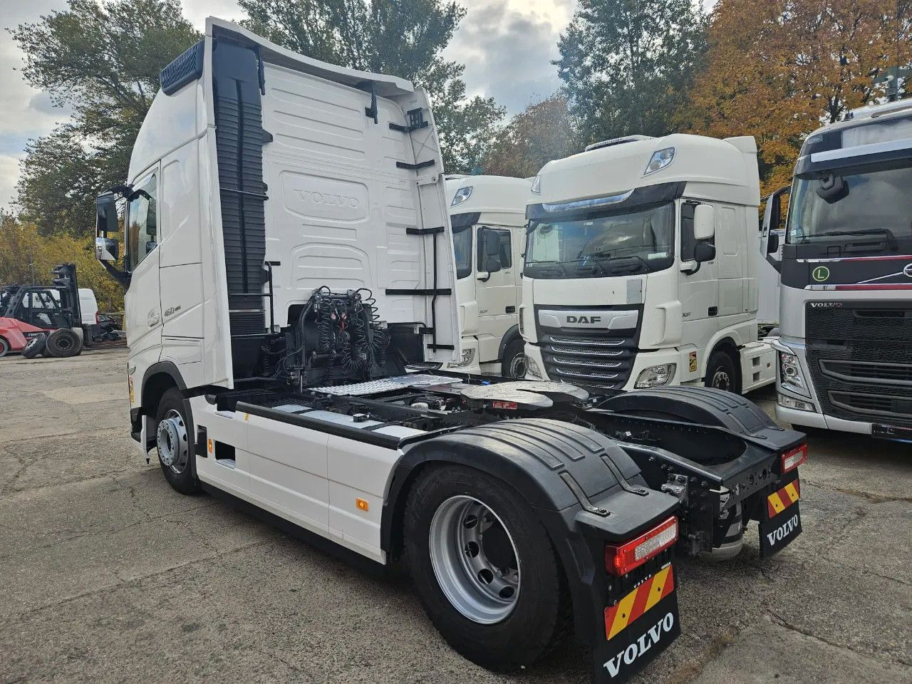 Volvo FH 460 XL, I-Park, ACC, DAS, Gen2V2 - Nyergesvontató: 4 kép. Volvo FH 460 XL, I-Park, ACC, DAS, Gen2V2 - Nyergesvontató: 4 kép.