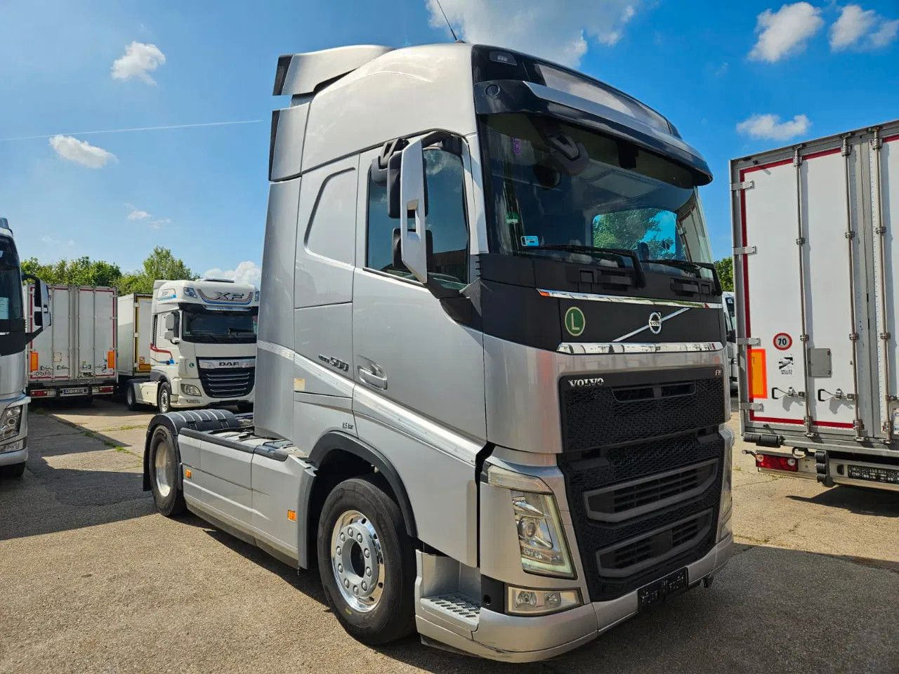 Volvo FH 500 Globe-Standard-Alloy W-ACC-DAS - Nyergesvontató: 2 kép. Volvo FH 500 Globe-Standard-Alloy W-ACC-DAS - Nyergesvontató: 2 kép.