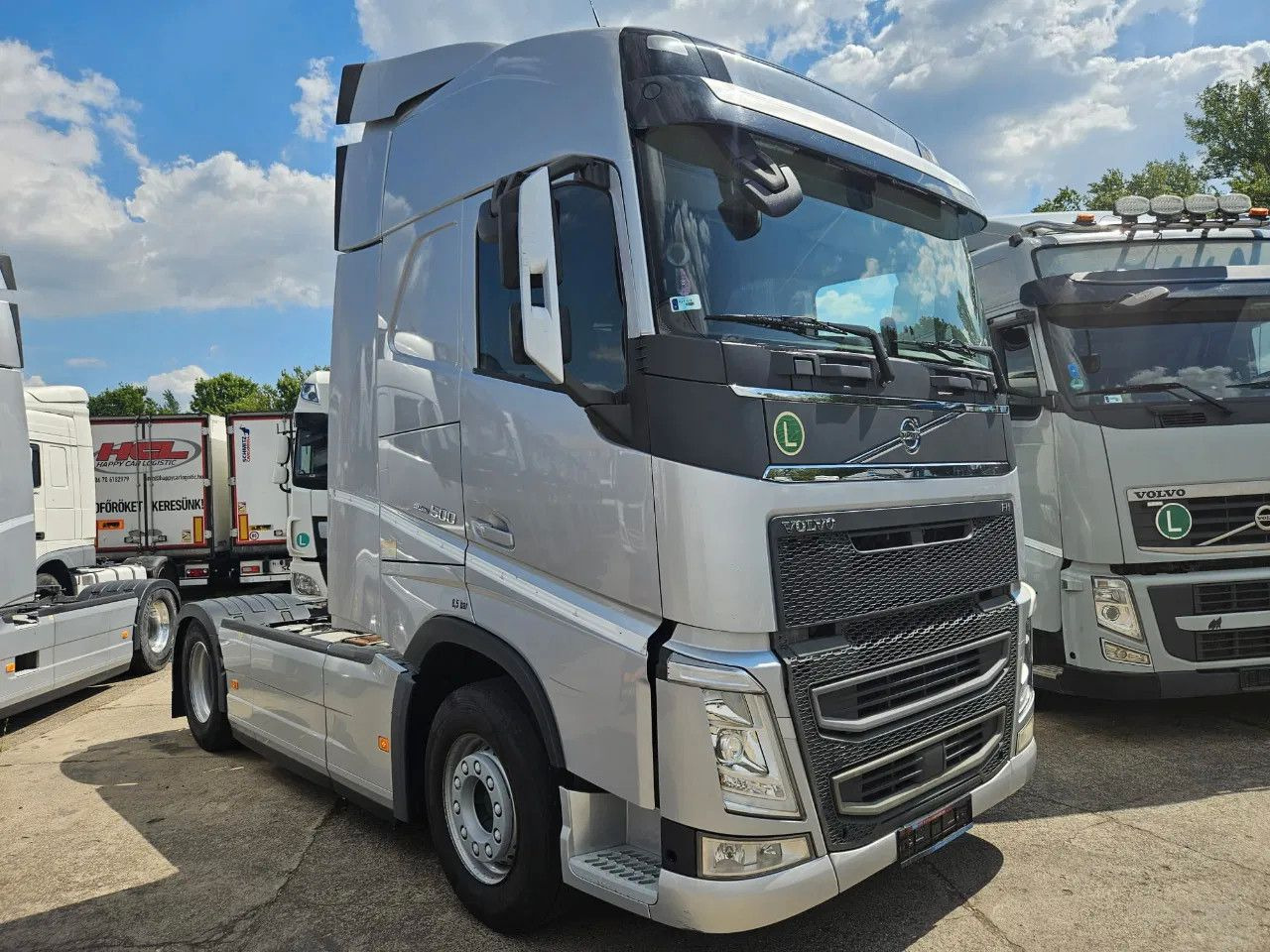 Volvo FH 500 Globe-Standard-I-Park- ACC- DAS-1 unit - Nyergesvontató: 2 kép. Volvo FH 500 Globe-Standard-I-Park- ACC- DAS-1 unit - Nyergesvontató: 2 kép.